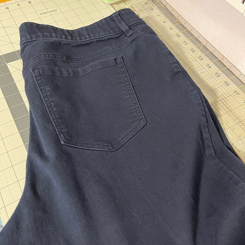 Liz Claiborne classic cut indigo blue Jean size 18